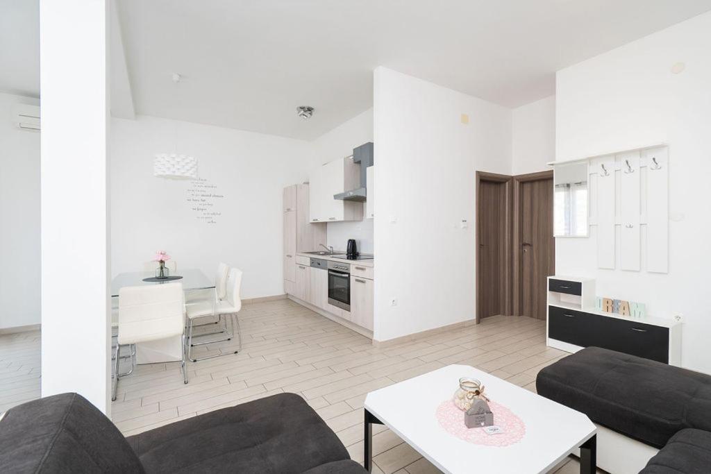 Apartments Grubisic - Sibenik - Parking Included Εξωτερικό φωτογραφία